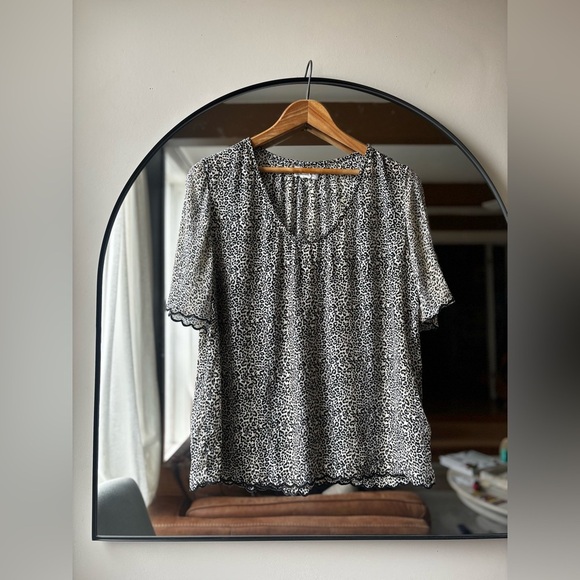 VELVET by Graham and Spencer | leopard print blouse | size small - Picture 1 of 4